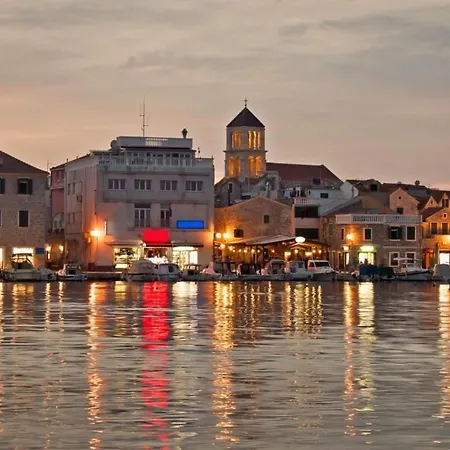 Apartmán In With Balcony, Air Conditioning, Wifi