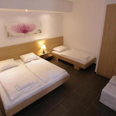 Apartmán In With Balcony, Air Conditioning, Wifi