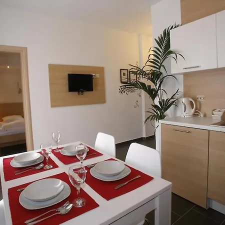 In With Balcony, Air Conditioning, Wifi