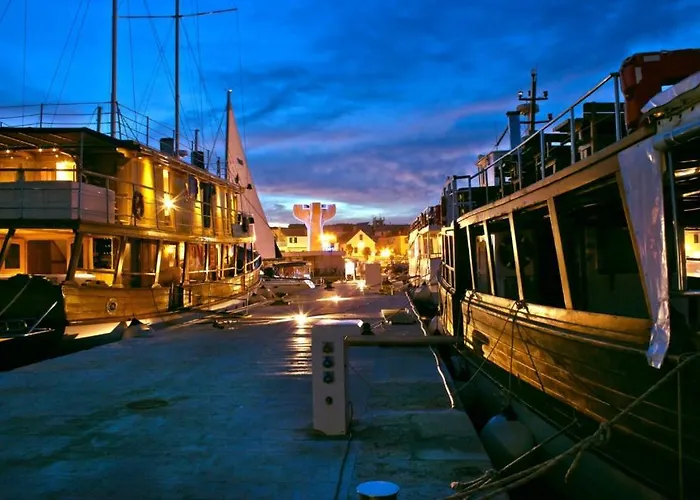 דירה In With Balcony, Air Conditioning, Wifi *