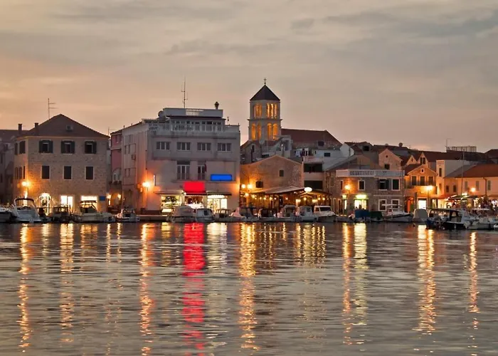 דירה In With Balcony, Air Conditioning, Wifi