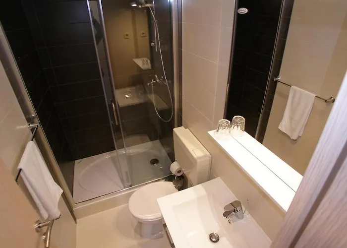 דירה In With Balcony, Air Conditioning, Wifi