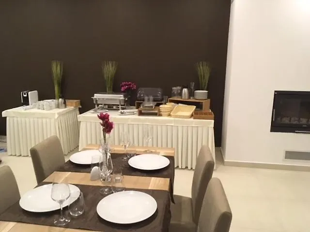 דירה In With Balcony, Air Conditioning, Wifi *